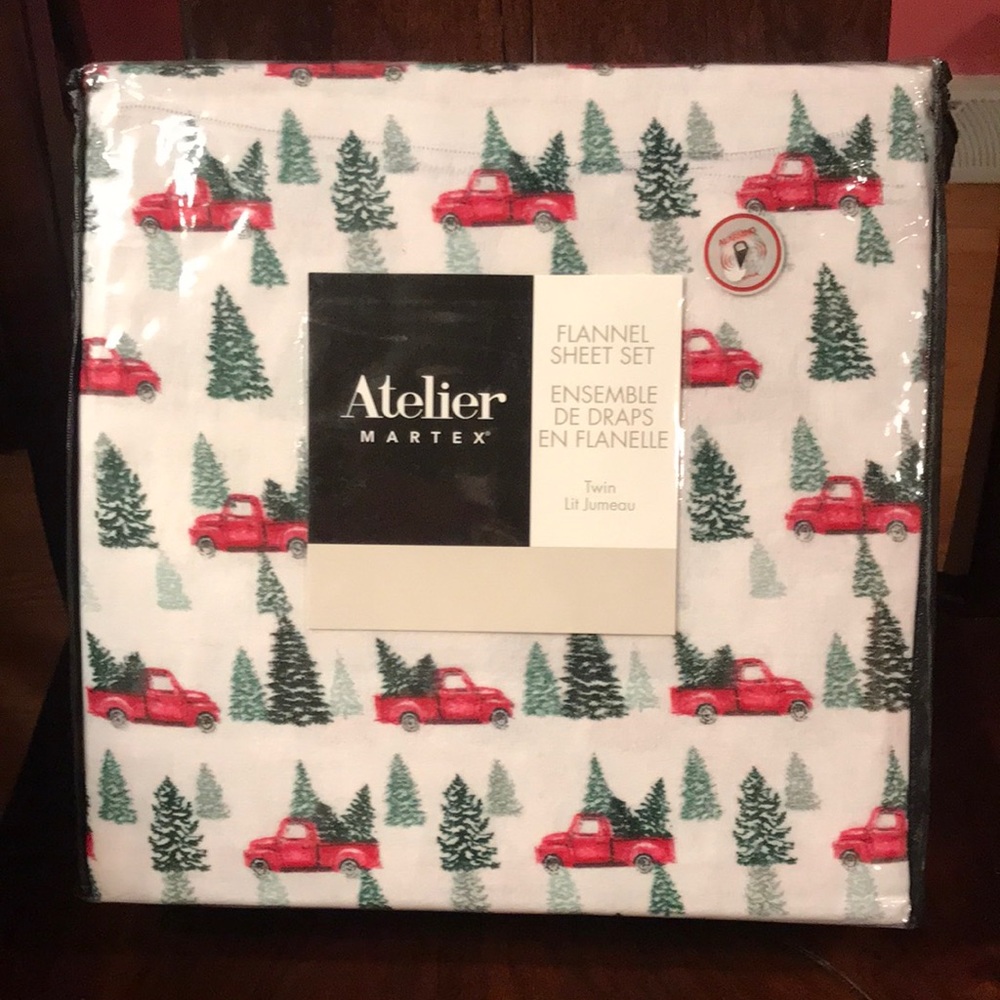 NWT Twin Flannel Holiday Theme Sheet Set